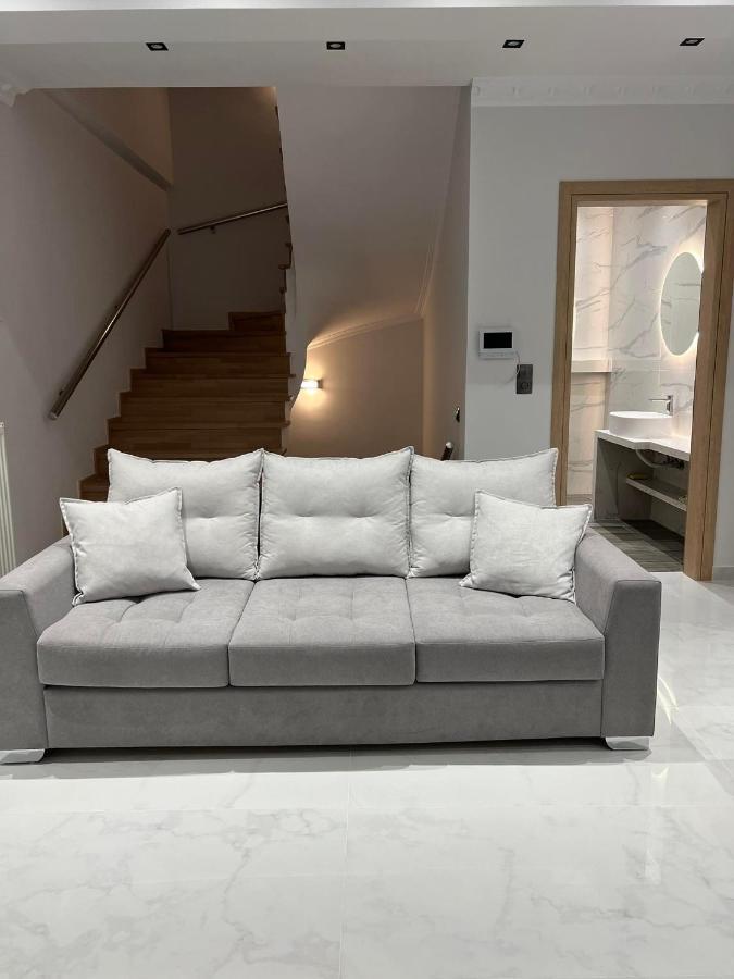 Kontis' Deluxe Furnished Apartment Loutraki  Exterior photo