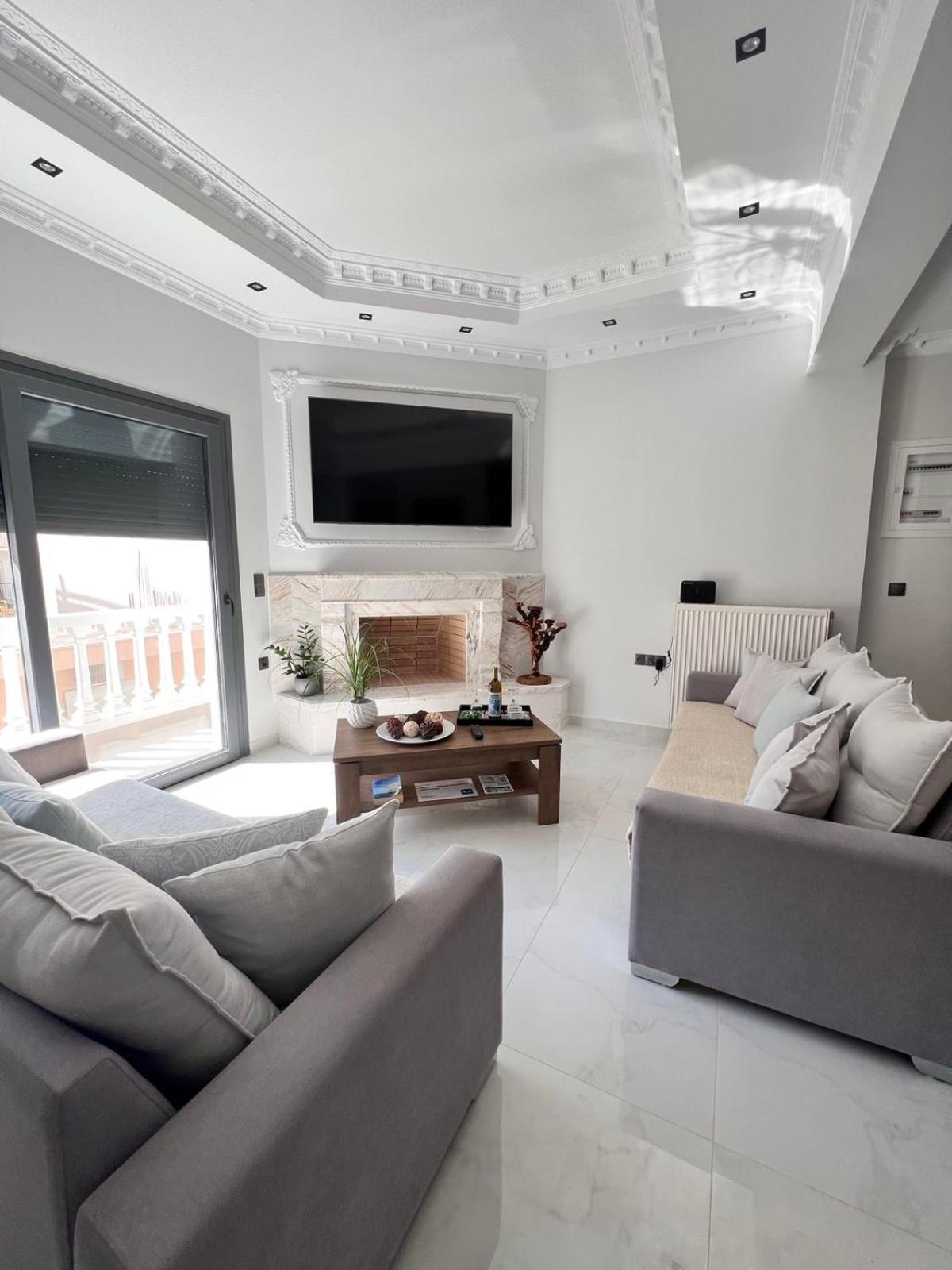 Kontis' Deluxe Furnished Apartment Loutraki  Exterior photo